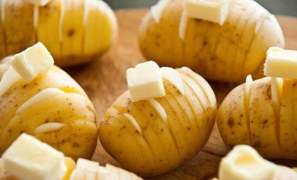 Картофель с ломтиками лука