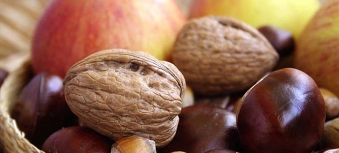 Фрукты и орехи Вкусные осенние фрукты и овощи